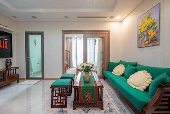 the emerald suites at landmark 81
