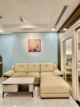 the emerald suites at landmark 81