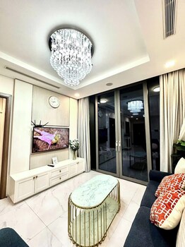 the emerald suites at landmark 81