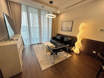 the emerald suites at landmark 81