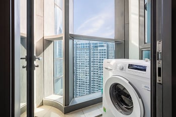 the emerald suites at landmark 81