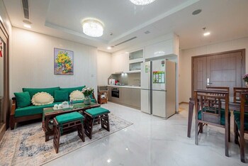 the emerald suites at landmark 81