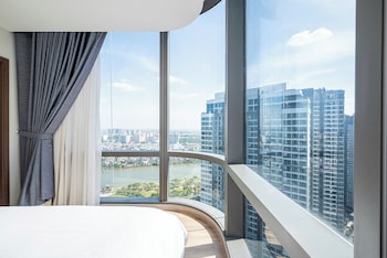 the emerald suites at landmark 81