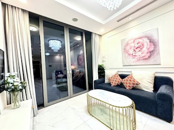 the emerald suites at landmark 81