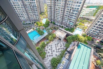 the emerald suites at landmark 81