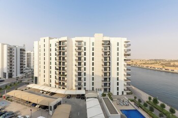 maison privee modern hideaway with canal views on yas island