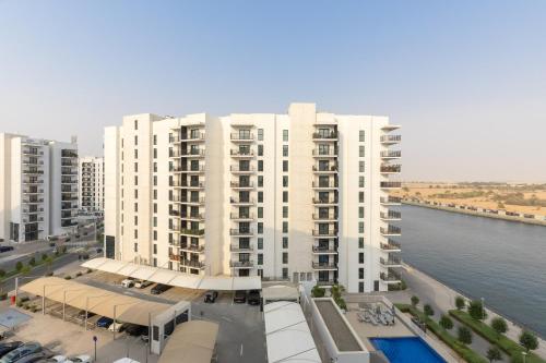 maison privee modern hideaway with canal views on yas island