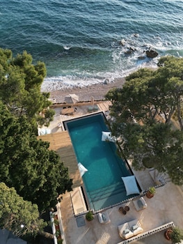 seisensi luxury beach villa