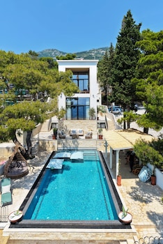 seisensi luxury beach villa