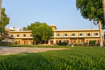 kadamb kuteer vrindavan