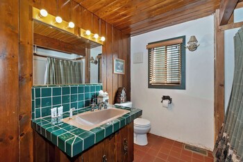 yosemite pines cabin sleeps 6