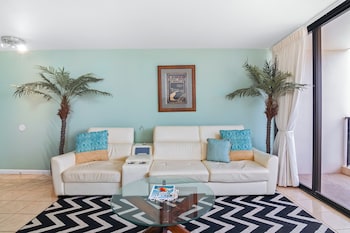 waikiki banyan condo w king bed and parking near beach