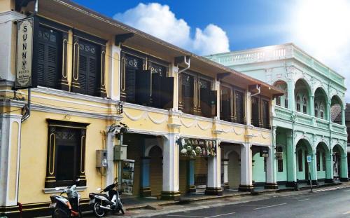 sunny hostel phuket