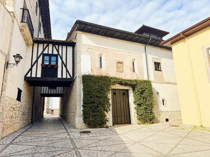 llanes suites