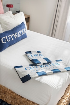 Cutwater Inn & Suites,,4 star