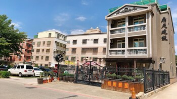 Feng Ming Home Stay,,3 star