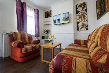 12 cornwallis lodge family room 2