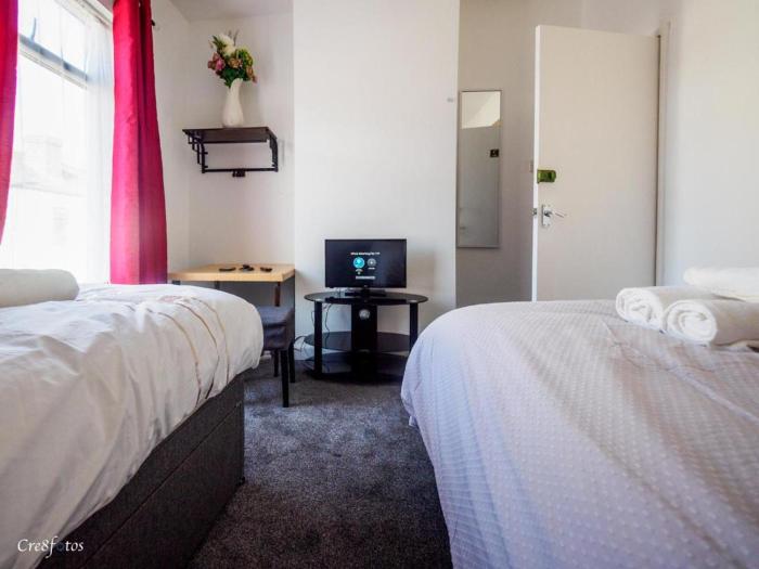 12 cornwallis lodge family room 2
