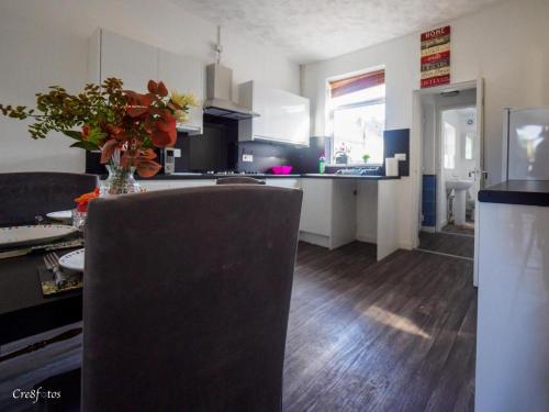 12 cornwallis lodge family room 2