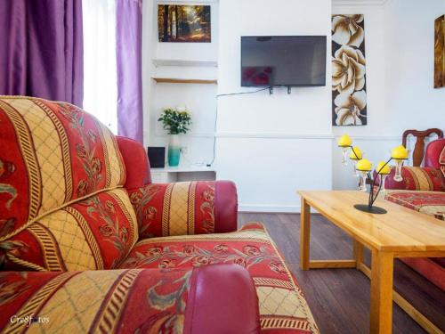 12 cornwallis lodge family room 2