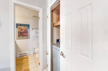 steps to the hill 1 bedroom wifi crave tv