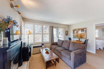 Steps To The Hill 1 Bedroom Wifi Crave Tv,,3 star