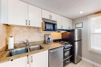 Steps To The Hill 1 Bedroom Wifi Crave Tv,,3 star