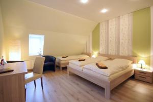 Roter Hirsch,In Claussnitz,2 star