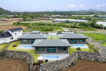gimnyeong stonewall private pool villa
