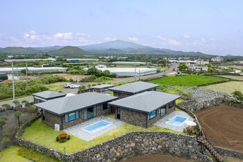 Gimnyeong Stonewall Private Pool Villa,,2 star