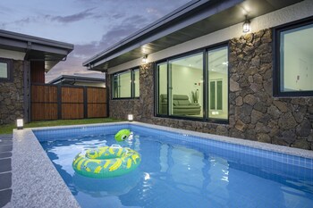 gimnyeong stonewall private pool villa