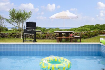gimnyeong stonewall private pool villa