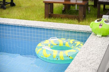 gimnyeong stonewall private pool villa