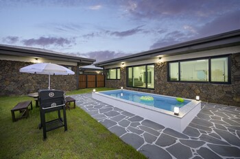 gimnyeong stonewall private pool villa