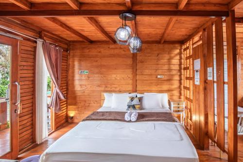 diamond cabin house