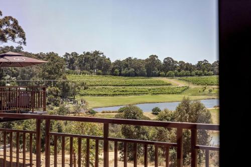 aravina escapes