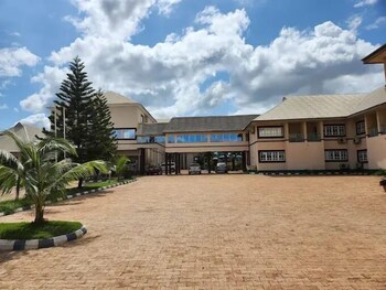 hallydays hotel and resort