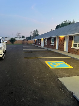 Sunrise Motel,,2 star