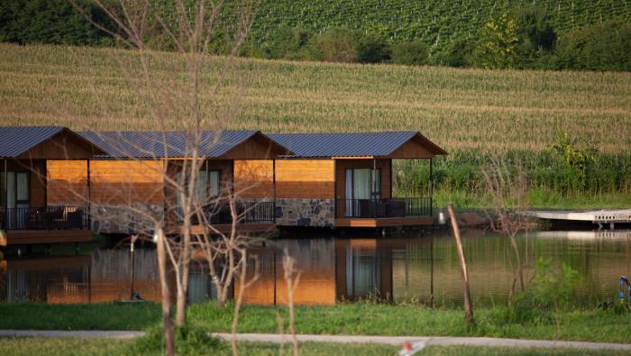 moretoni lake resort