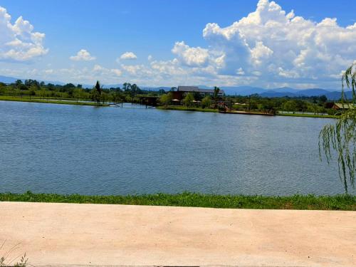 moretoni lake resort