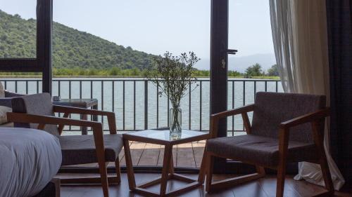 moretoni lake resort