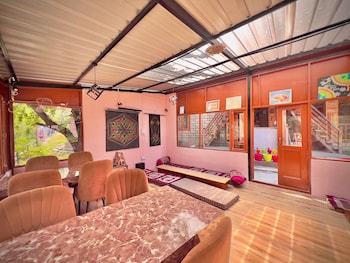 Royal Star Kasol,,4 star
