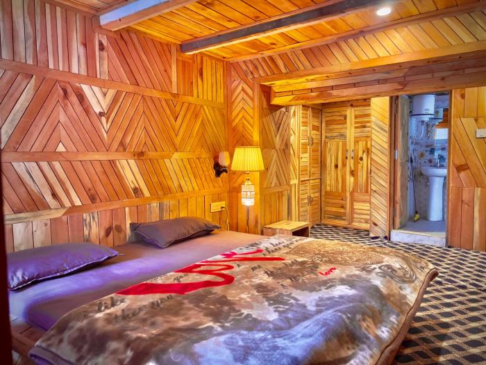 royal star kasol