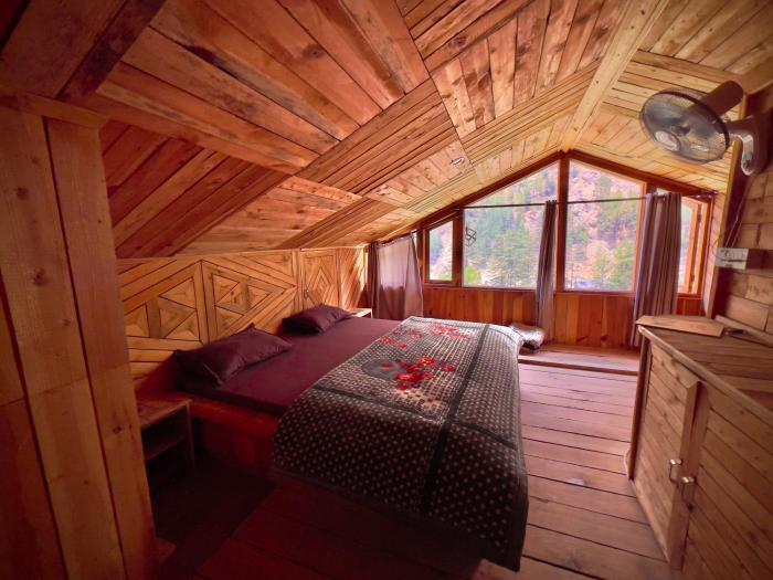 royal star kasol