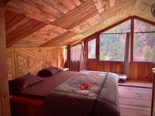 royal star kasol