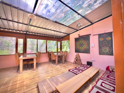 royal star kasol