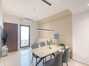 modern look and cozy 2br apartment transpark cibubur