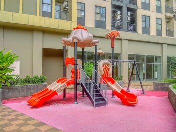 modern look and cozy 2br apartment transpark cibubur