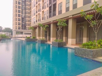 modern look and cozy 2br apartment transpark cibubur