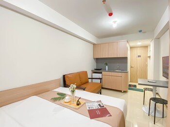 comfy studio room at meikarta apartment